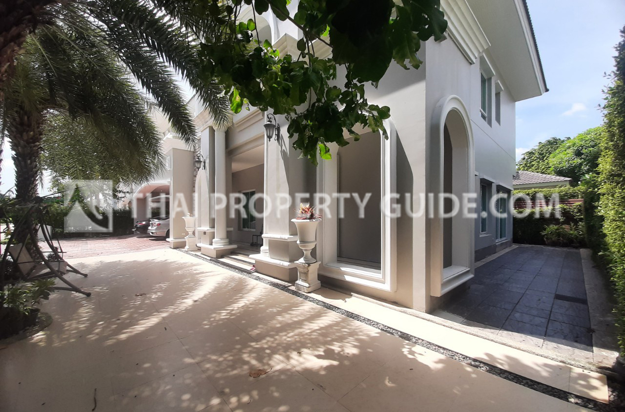 House with Shared Pool in Other 
